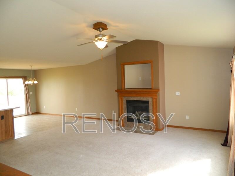 809 Se 12th St - Photo 2 of 17