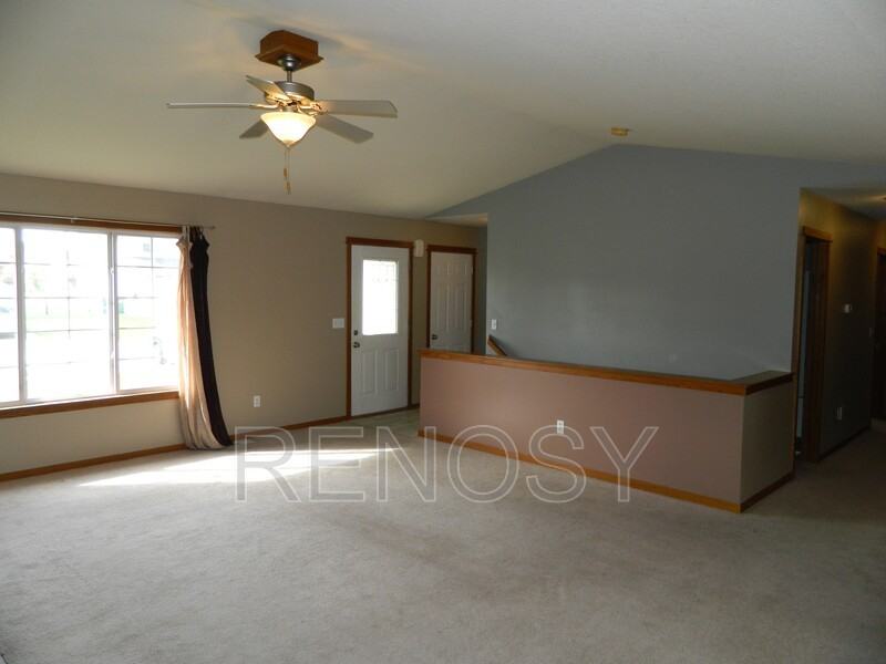 809 Se 12th St - Photo 3 of 17
