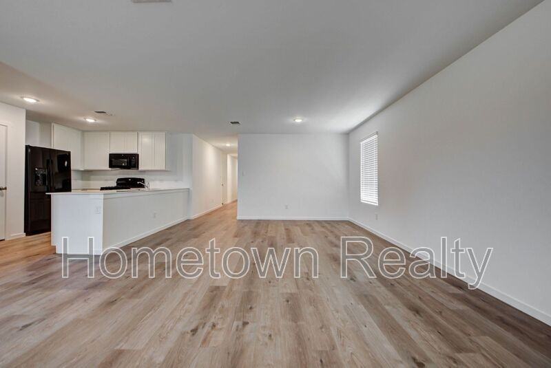 9612 Nw 123rd St - Photo 6 of 30