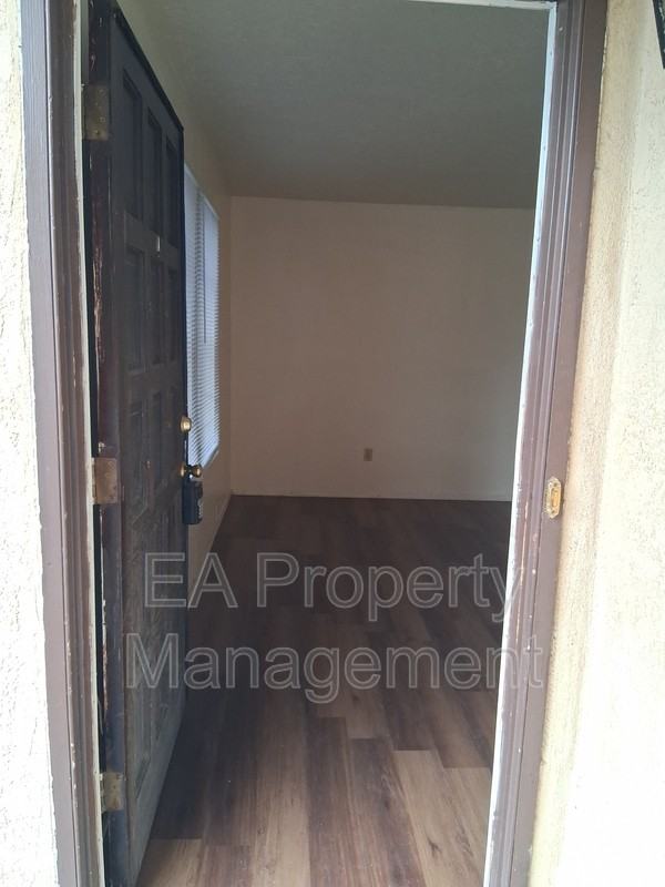 12200 Candelaria Rd Ne #A - Photo 2 of 10