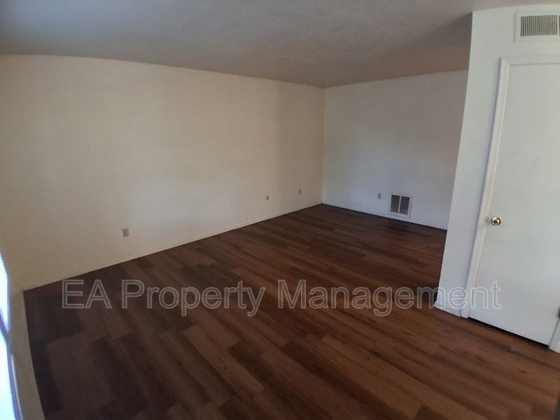 12200 Candelaria Rd Ne #A - Photo 3 of 10
