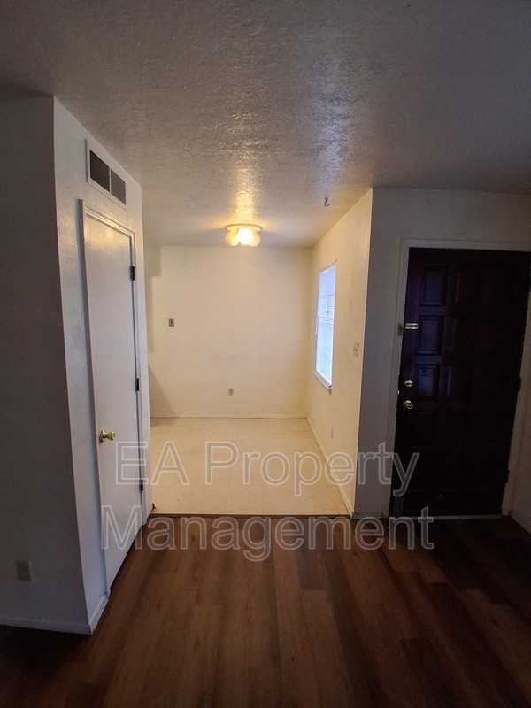 12200 Candelaria Rd Ne #A - Photo 5 of 10
