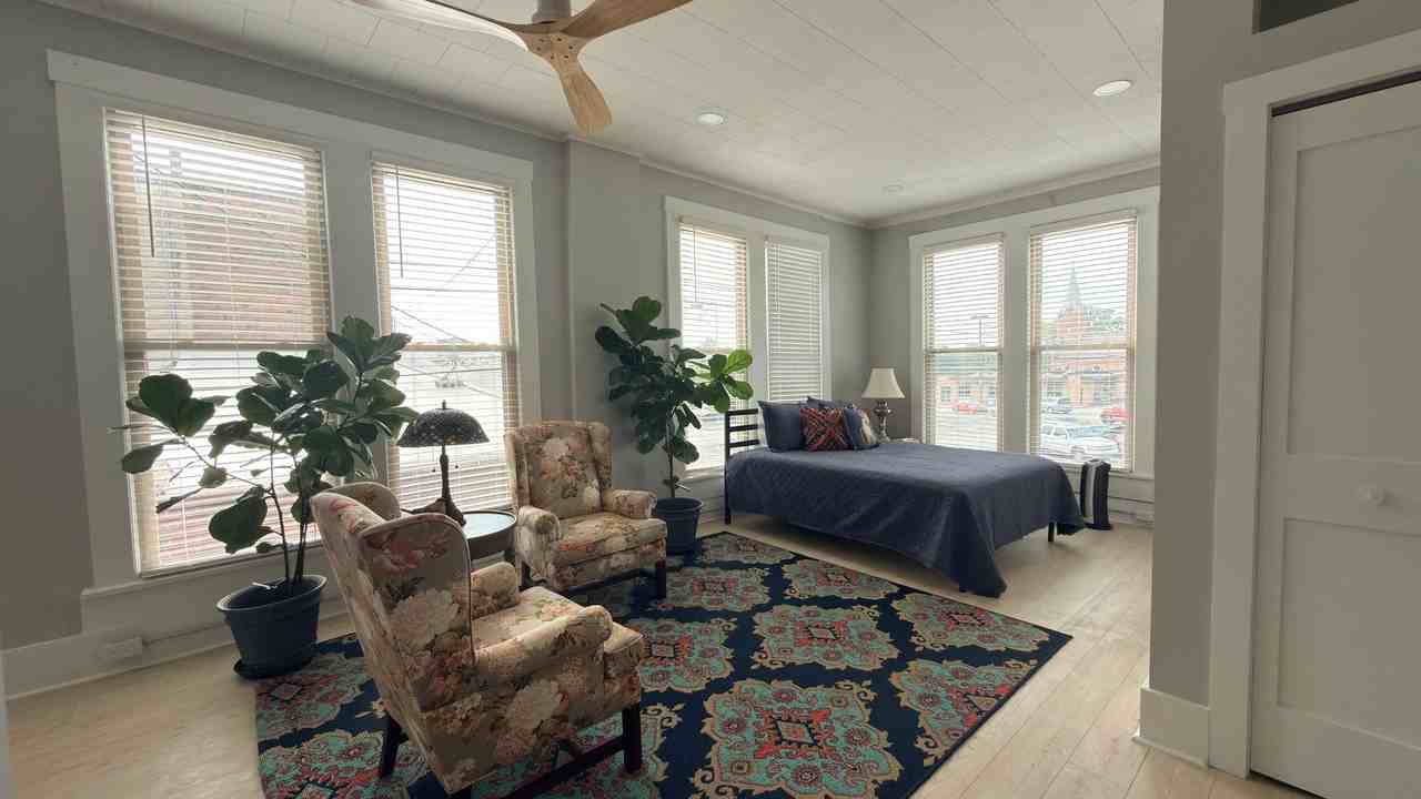 114 E Franklin St #2 - Photo 6 of 14
