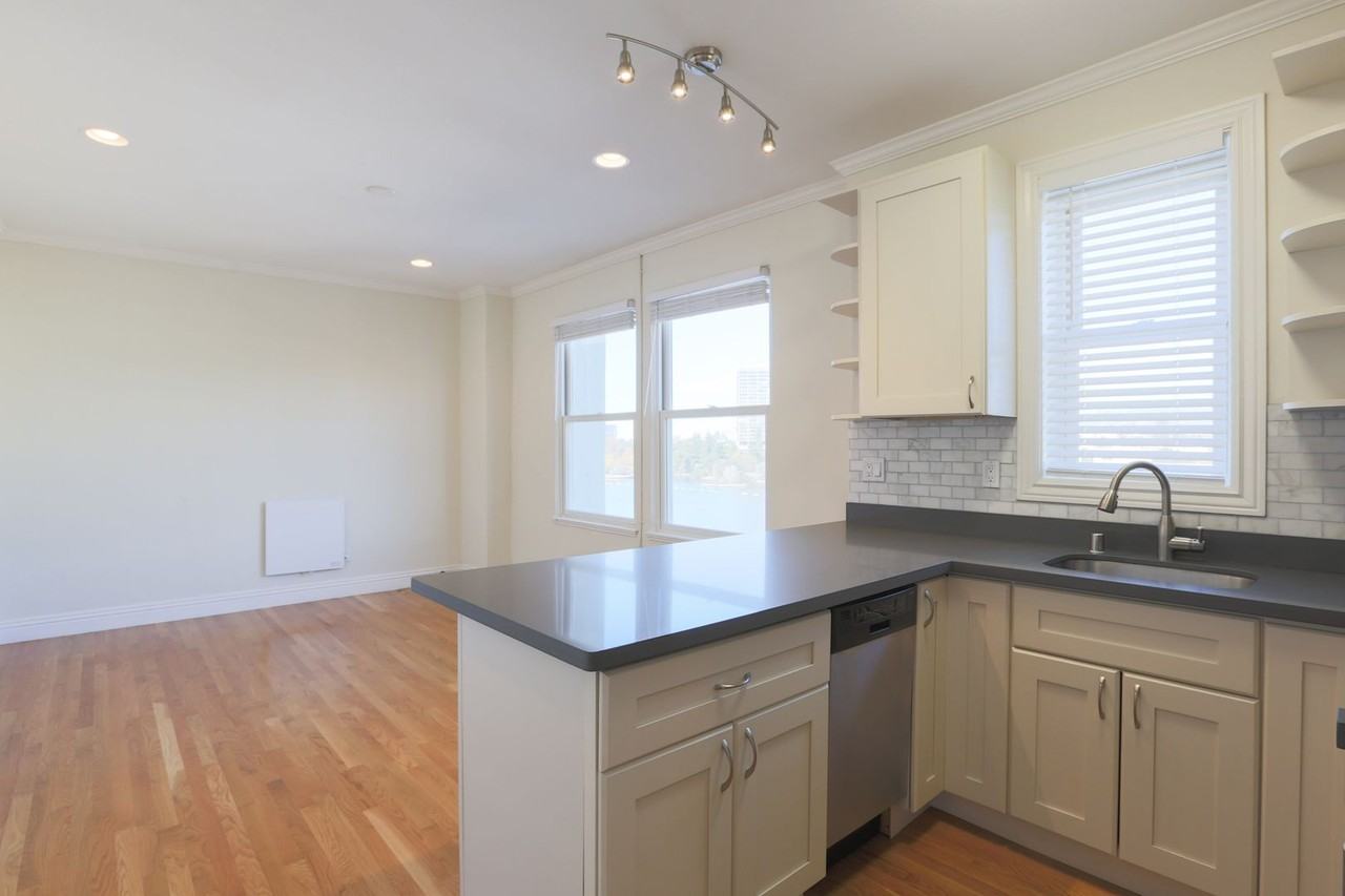 1918 Lakeshore Ave #64 - Photo 2 of 13