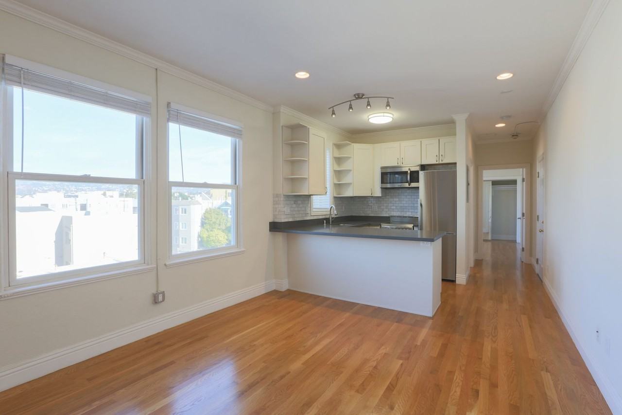 1918 Lakeshore Ave #64 - Photo 3 of 13