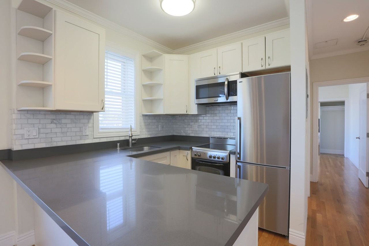 1918 Lakeshore Ave #64 - Photo 5 of 13