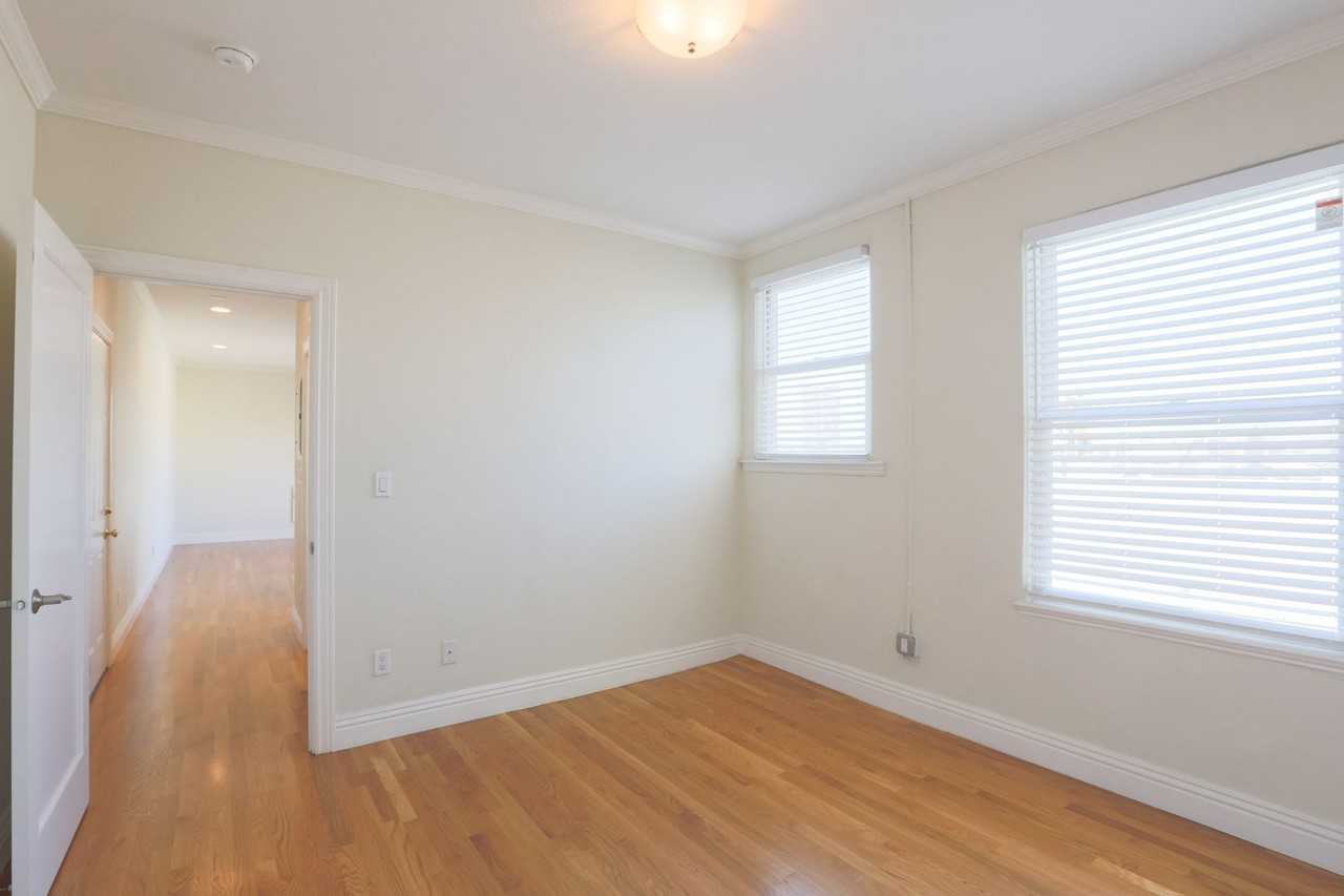 1918 Lakeshore Ave #64 - Photo 6 of 13