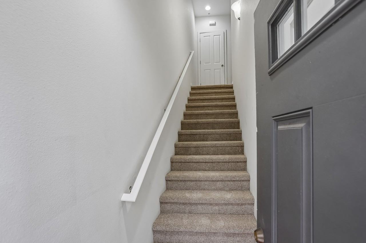 10805 Ne Red Wing Way - Photo 5 of 32