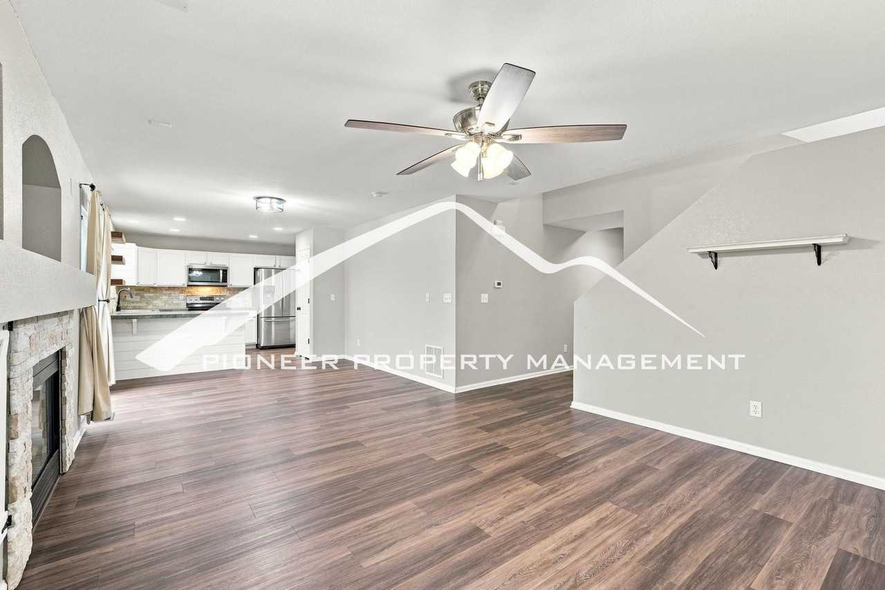 8018 Parsonage Ln - Photo 6 of 33