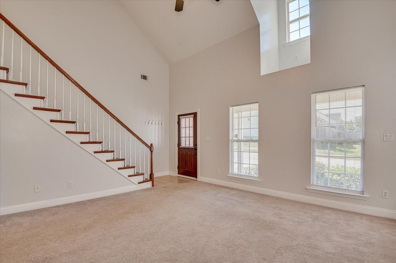 2928 Aylesbury Dr - Photo 5 of 37