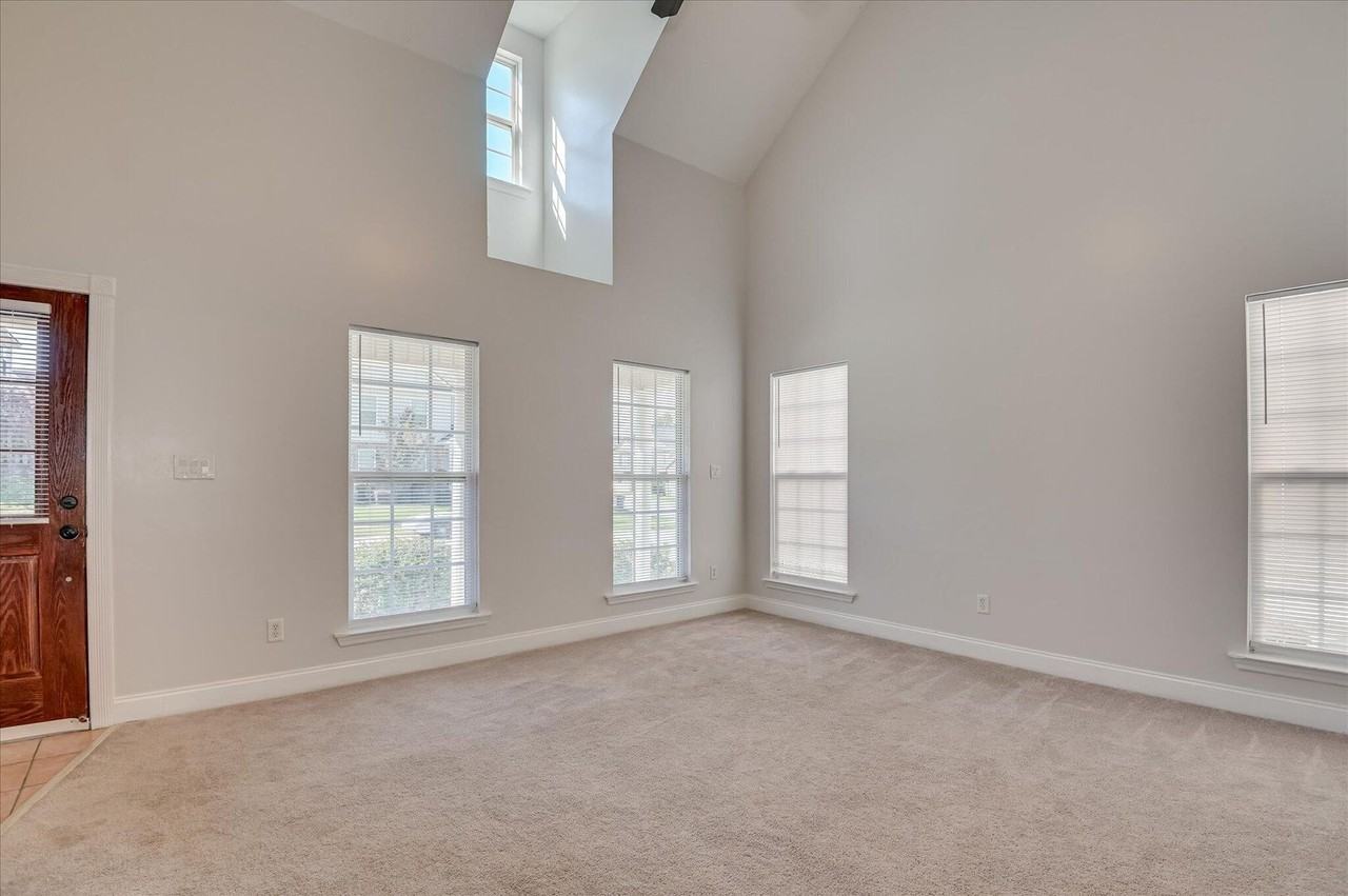 2928 Aylesbury Dr - Photo 6 of 37