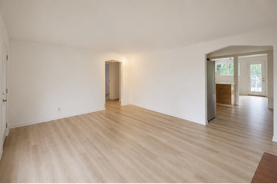15209 6th Ave Ne #NA - Photo 5 of 21