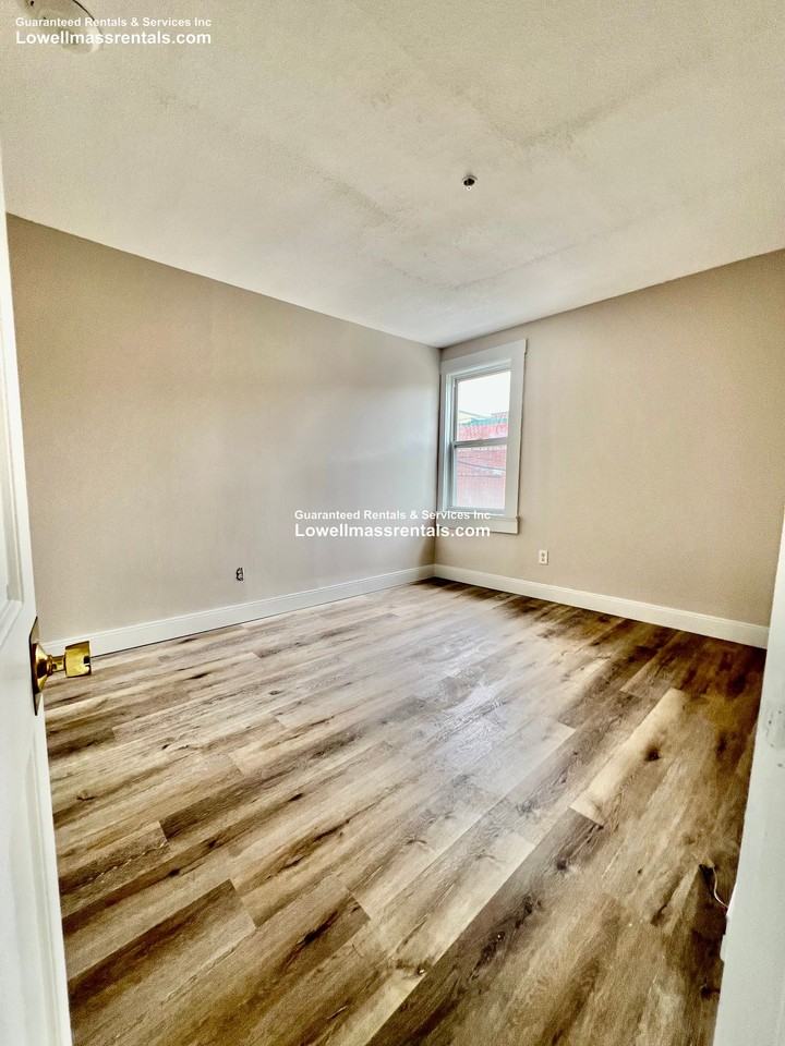 603 Broadway St #2R - Photo 3 of 8