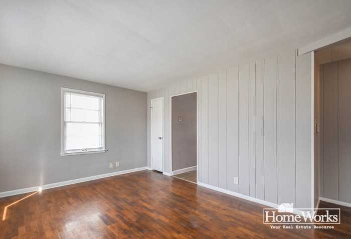 340 S Brook Ave - Photo 2 of 12