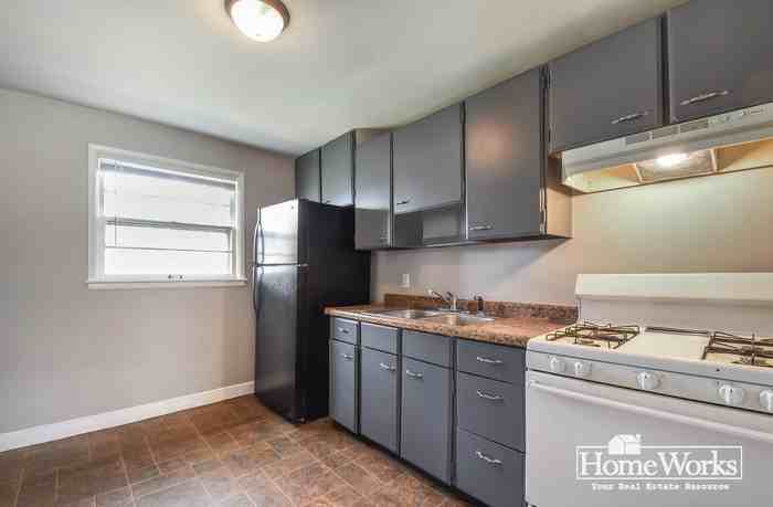 340 S Brook Ave - Photo 4 of 12