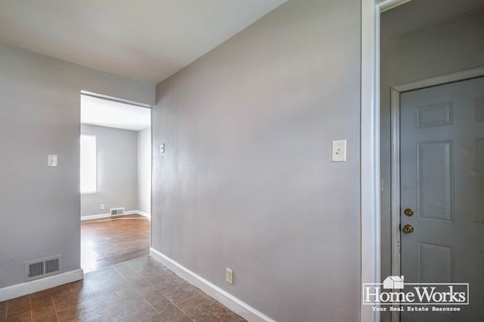 340 S Brook Ave - Photo 5 of 12