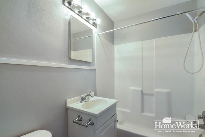 340 S Brook Ave - Photo 6 of 12