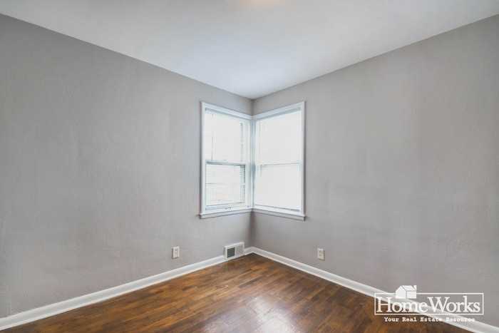 340 S Brook Ave - Photo 7 of 12