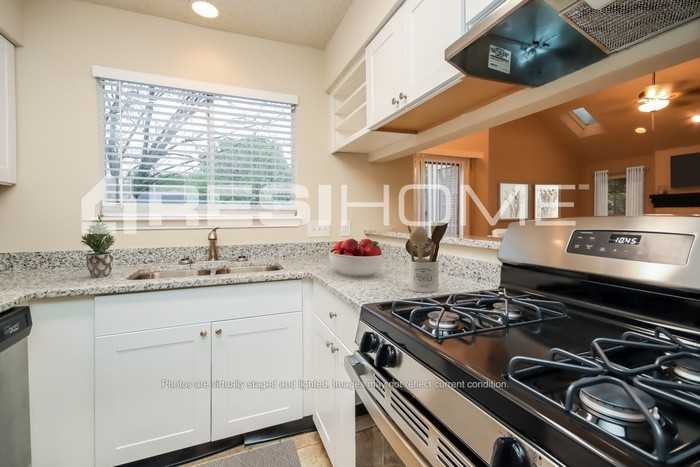 6402 Wild River Dr - Photo 3 of 20
