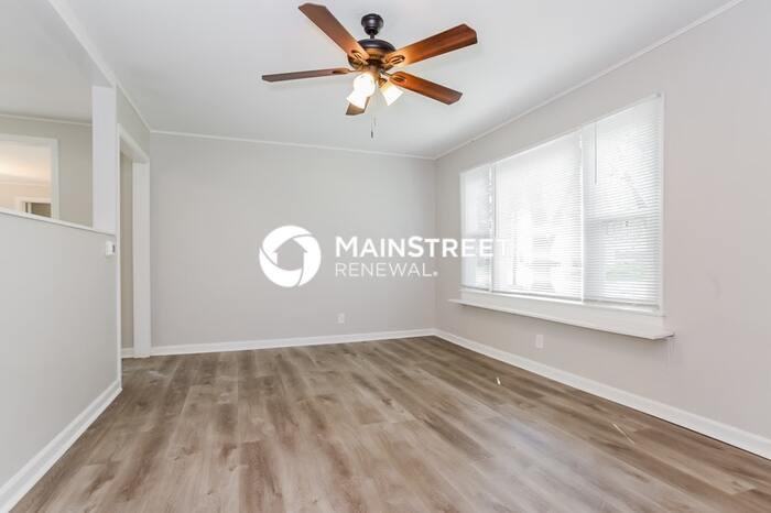 11810 W 69th St - Photo 2 of 17