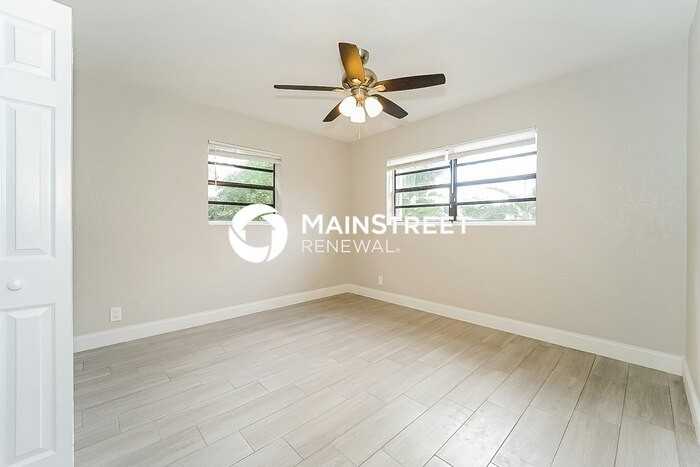 61 Nw 48th St - Photo 7 of 16