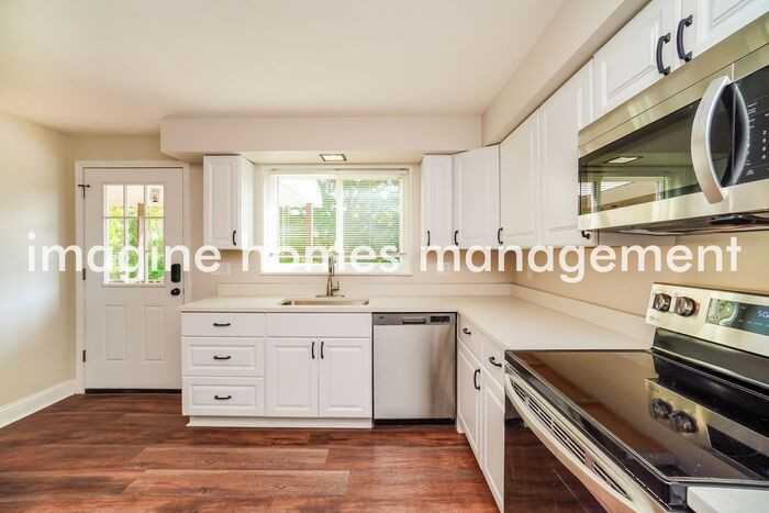 12400 Adams Dr - Photo 5 of 16
