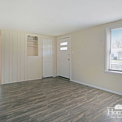 937 Roosevelt St - Photo 4 of 16