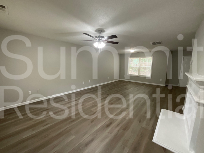 7189 Ravenwood Ln - Photo 3 of 19
