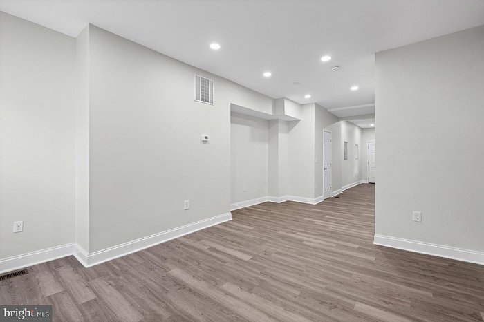 900 Bennett Pl - Photo 4 of 25