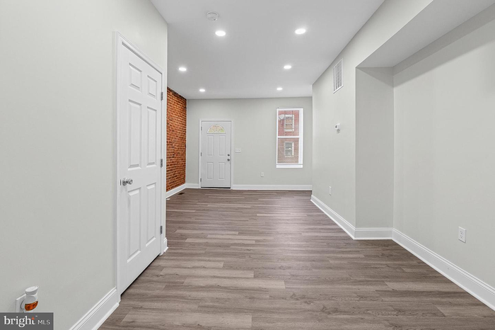 900 Bennett Pl - Photo 5 of 25