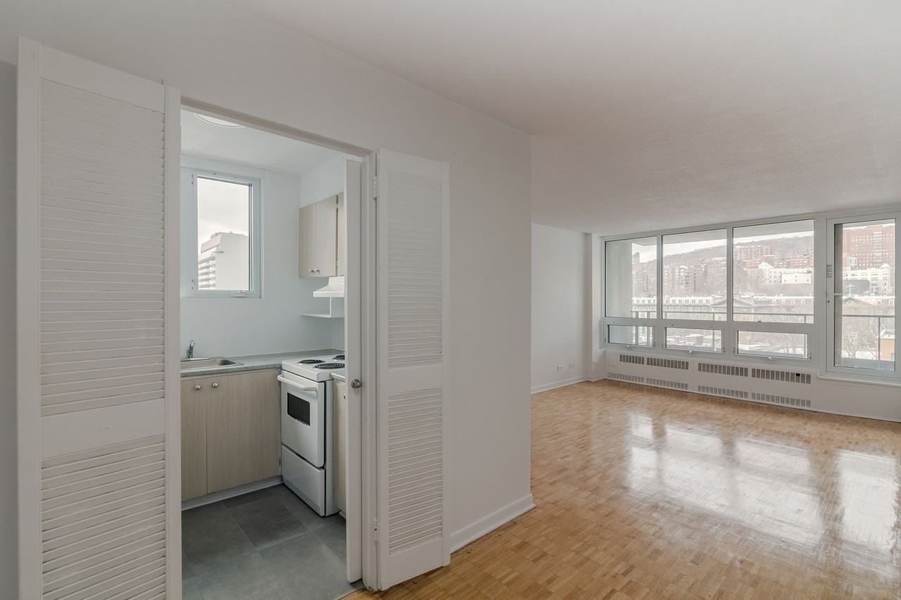 1975 Boul De Maisonneuve O — photo 1