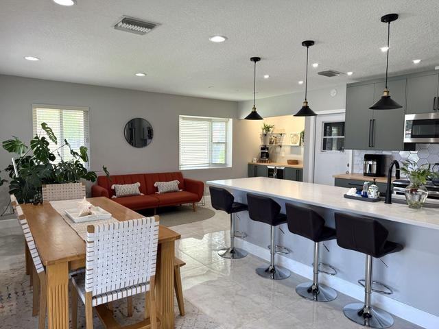 367 Northwest 42nd Street - Photo 4 of 8