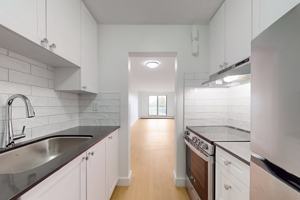 featured image of 498 Queens Ave
