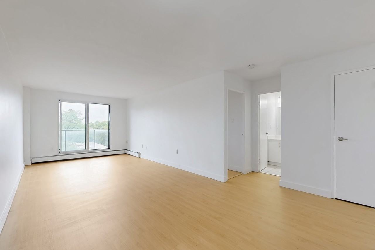 498 Queens Avenue - Photo 3 of 15