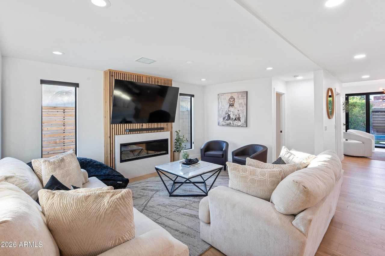 8614 E Highland Ave - Photo 7 of 47