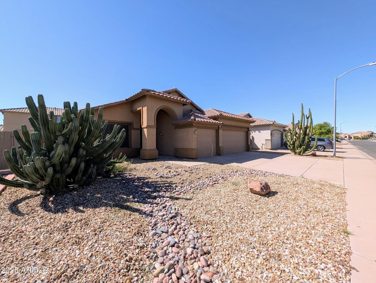 5959 W Kimberly Way - Photo 2 of 41