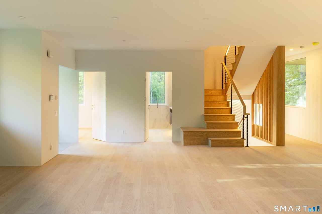 205 E Hyerdale Dr - Photo 4 of 37