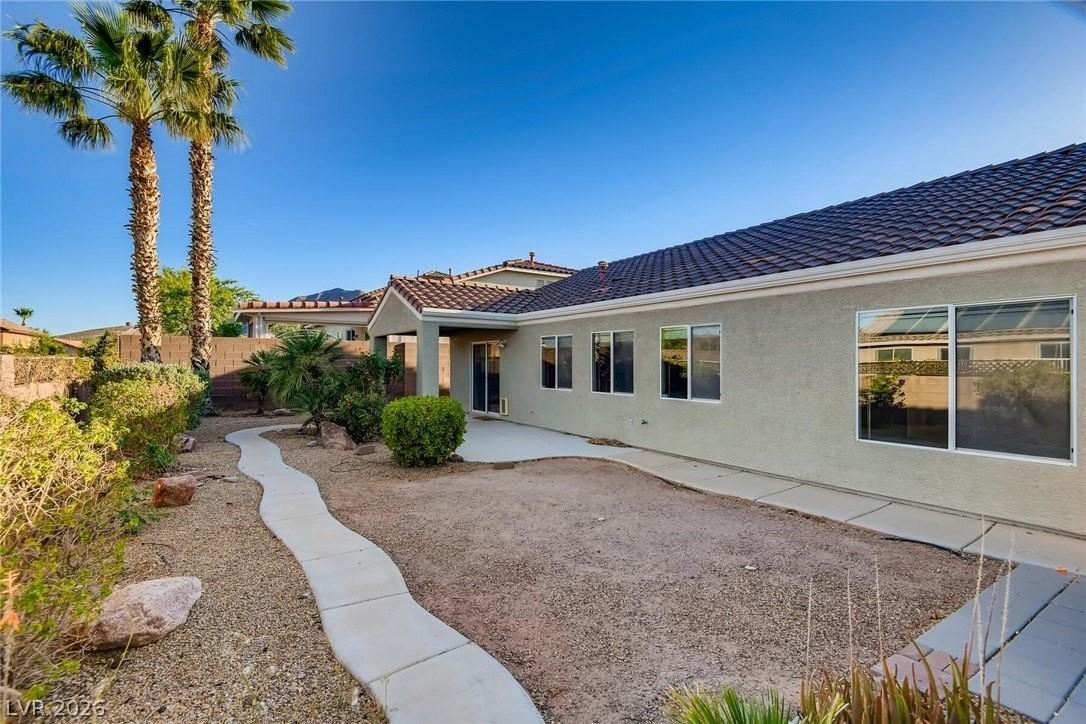1048 Royal Skyline St - Photo 4 of 28
