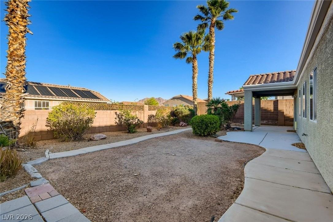 1048 Royal Skyline St - Photo 5 of 28