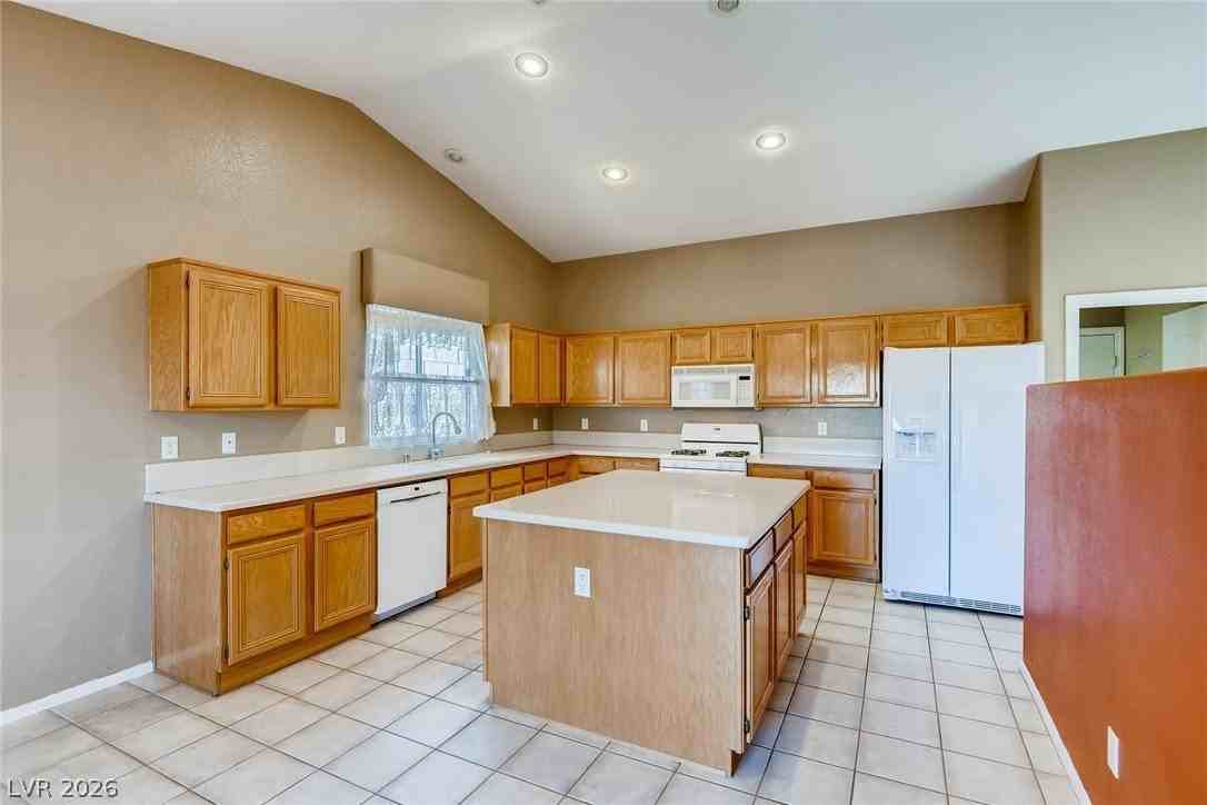 1048 Royal Skyline St - Photo 6 of 28