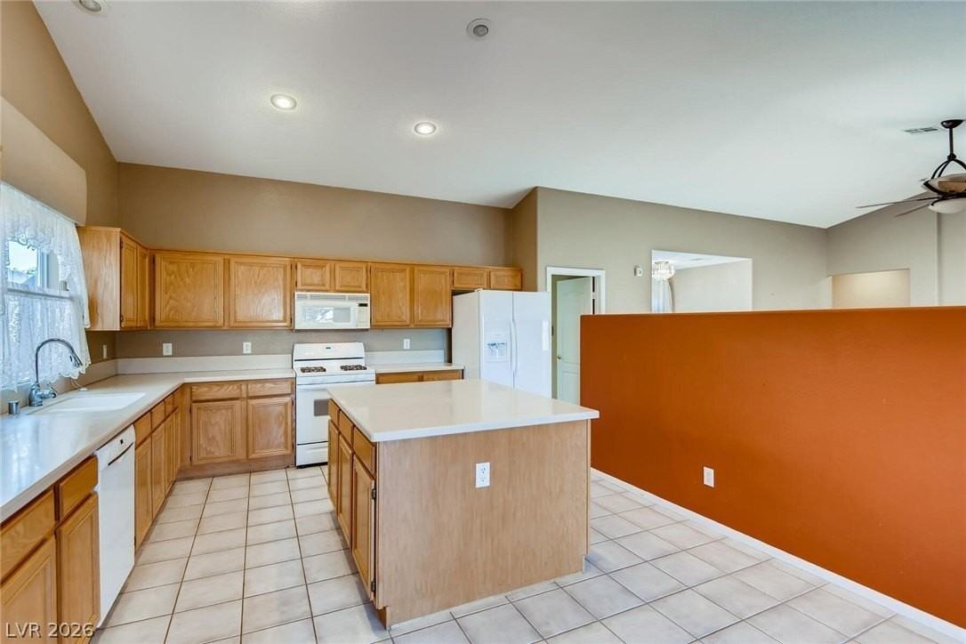 1048 Royal Skyline St - Photo 7 of 28