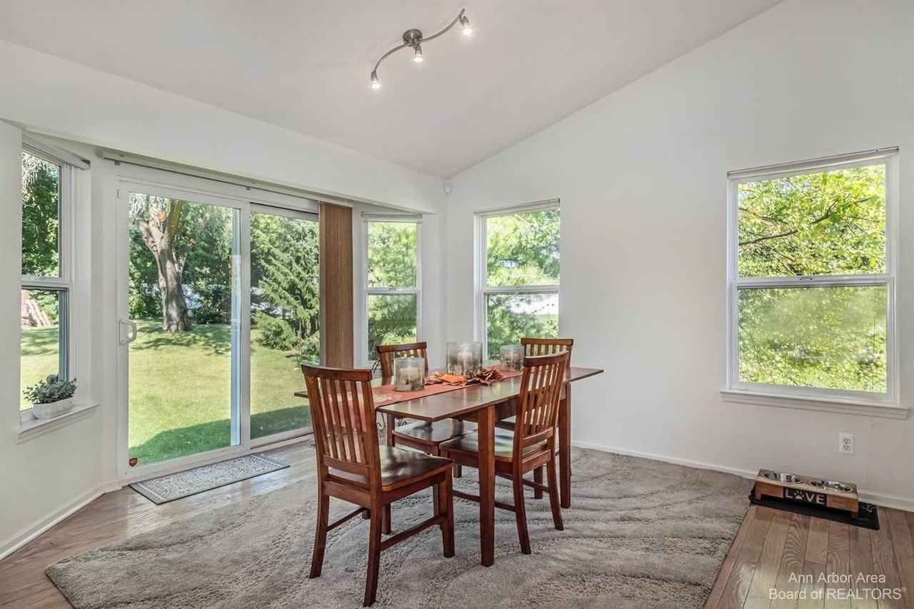 4267 Knollcrest Rd - Photo 6 of 16