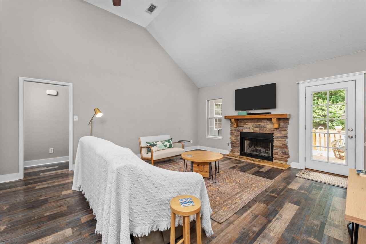 4139 Quinn Dr - Photo 4 of 21