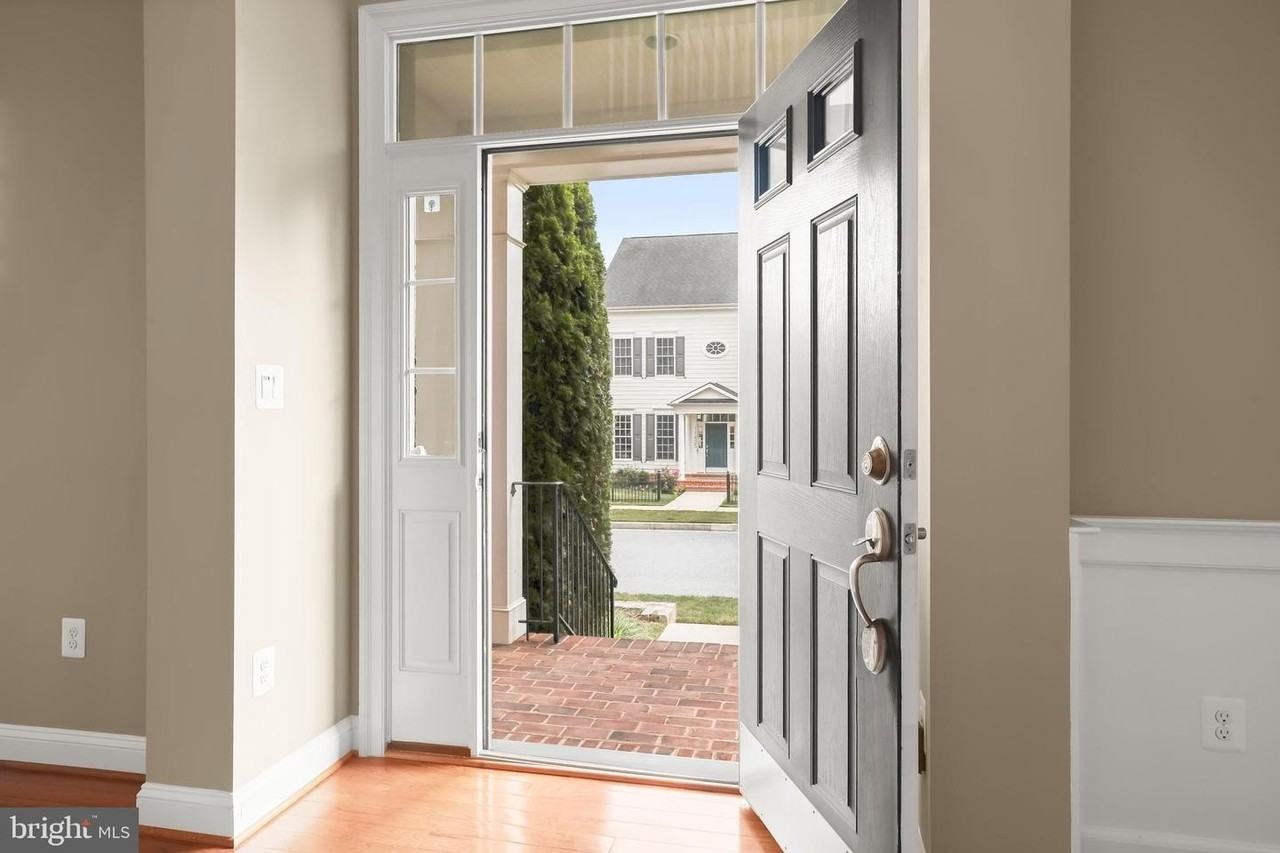 11426 Ellington St - Photo 4 of 50