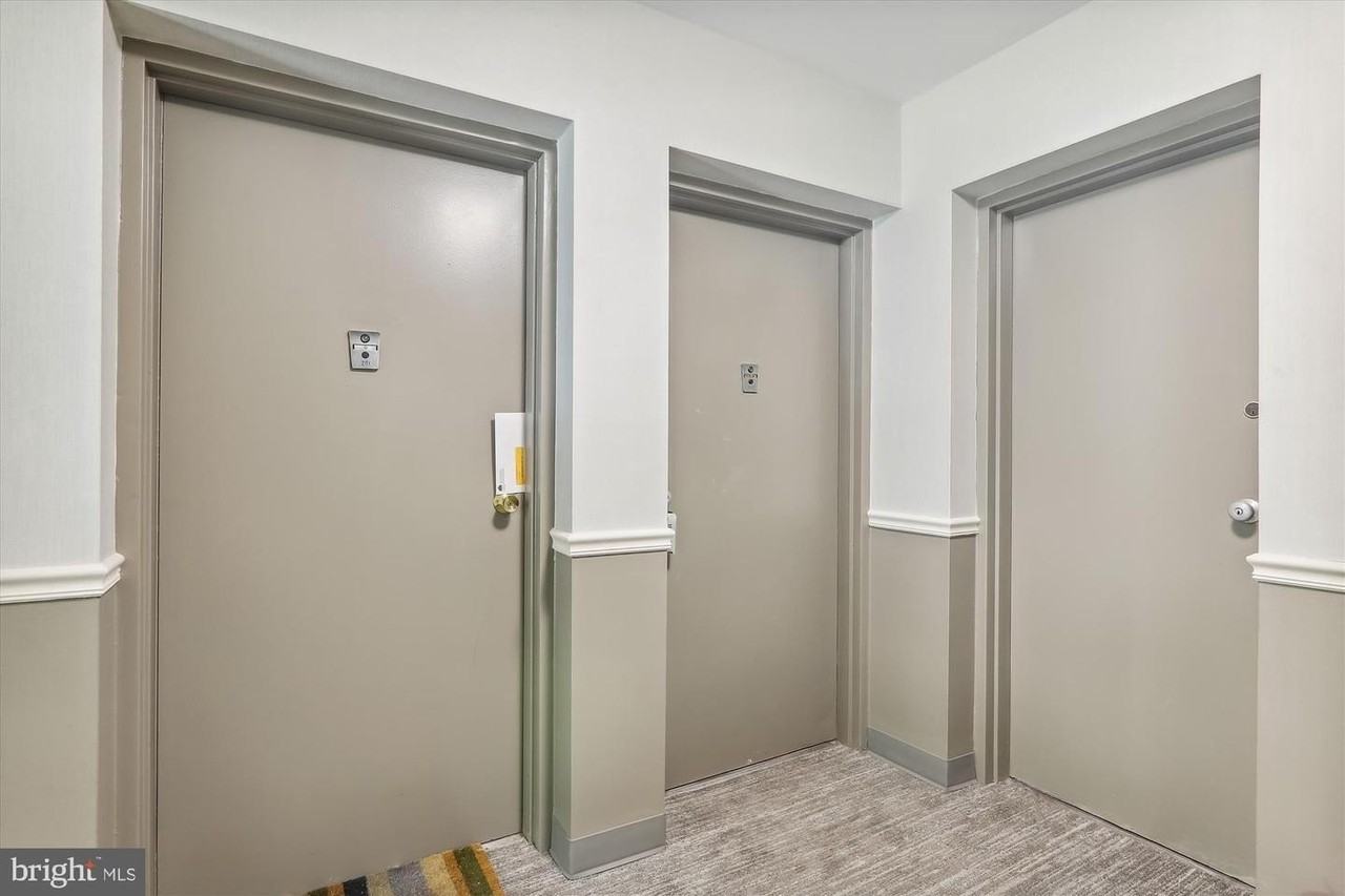 10631 Montrose Ave - Photo 5 of 50
