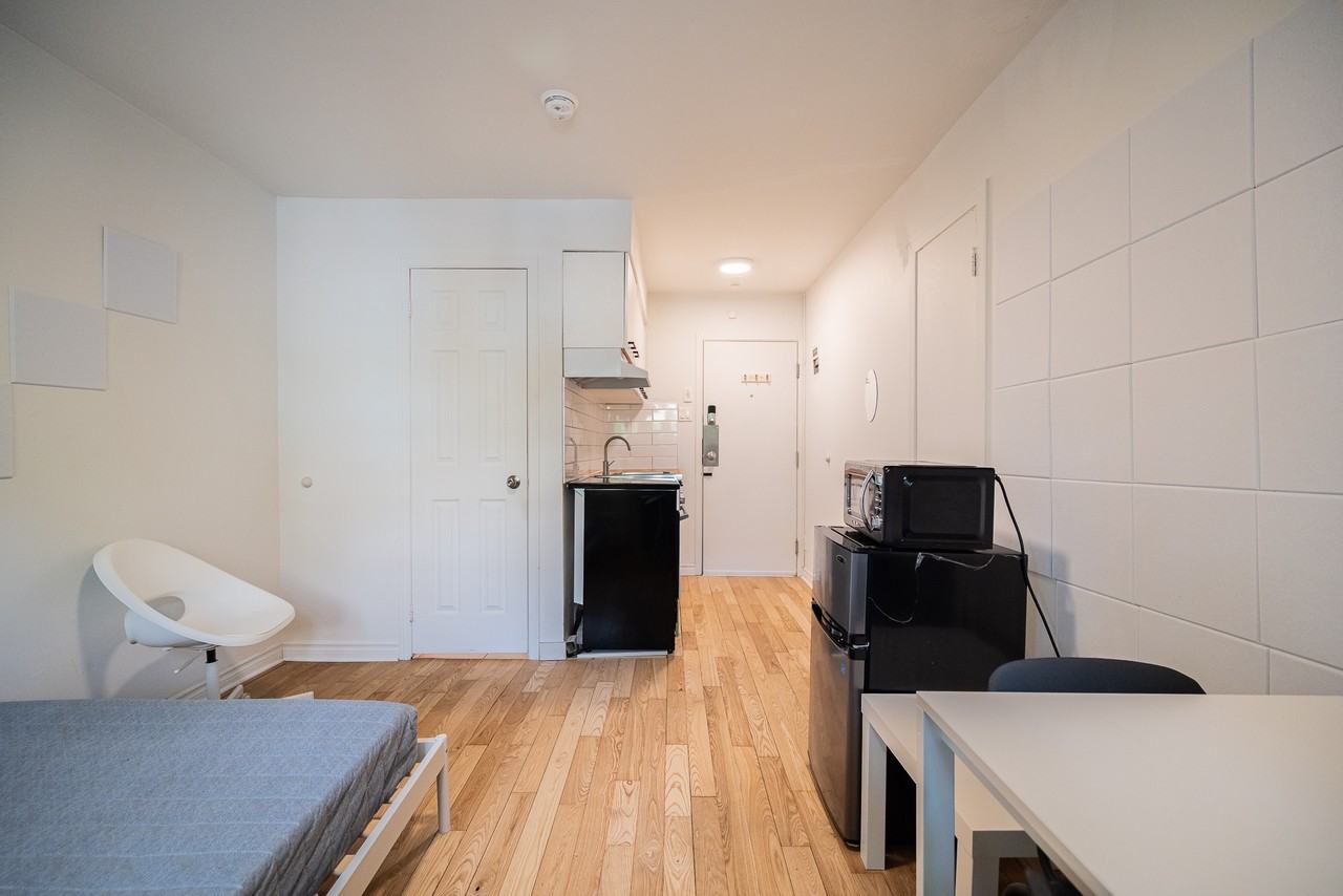 820 Roy Est - Photo 3 of 10