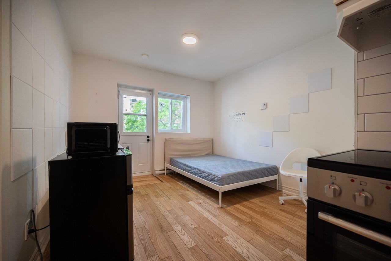 820 Roy Est - Photo 4 of 10