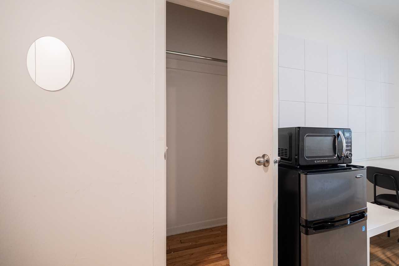 820 Roy Est - Photo 6 of 10