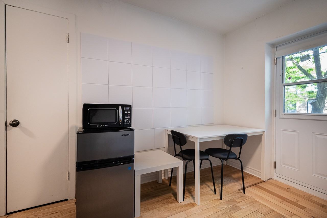 820 Roy Est - Photo 7 of 10