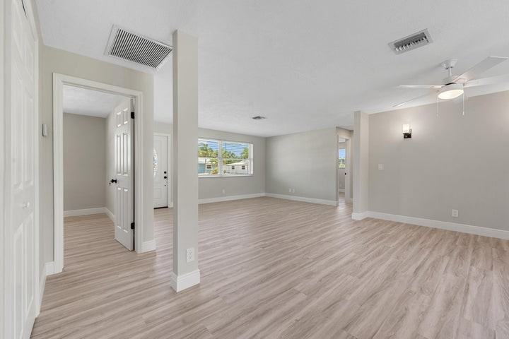 204 Circle East - Photo 3 of 8